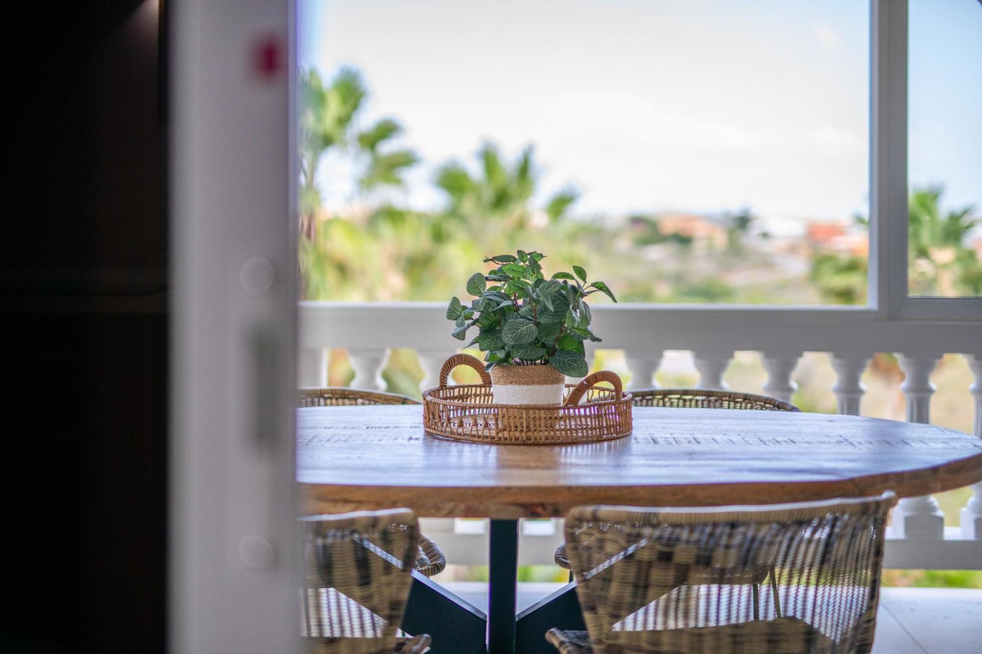Jt Curacao Apartments Jan Thiel Eksteriør bilde